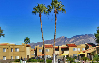 Elegant Exterior View Of Property at River Point Apartments, Tucson, 85712