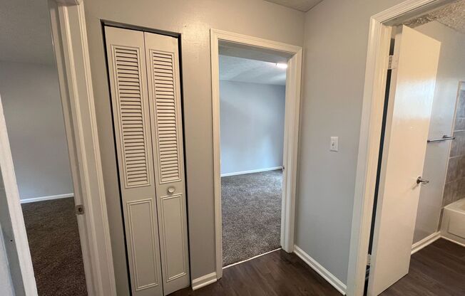 2 beds, 1 bath, 800 sqft, $899, Unit 404