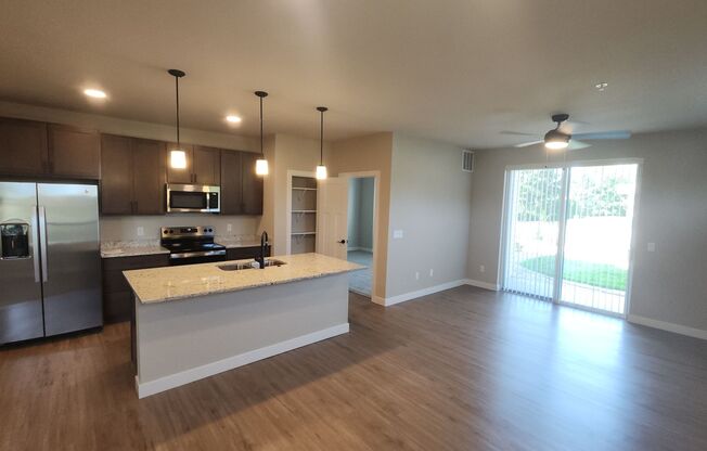 880 N MAIN