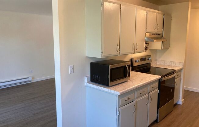 3 beds, 2 baths, 1,131 sqft, $2,895, Unit 201