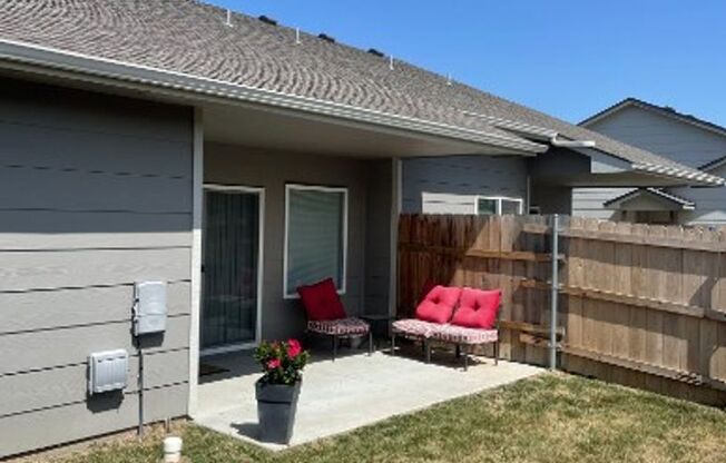 3 beds, 2 baths, $1,395