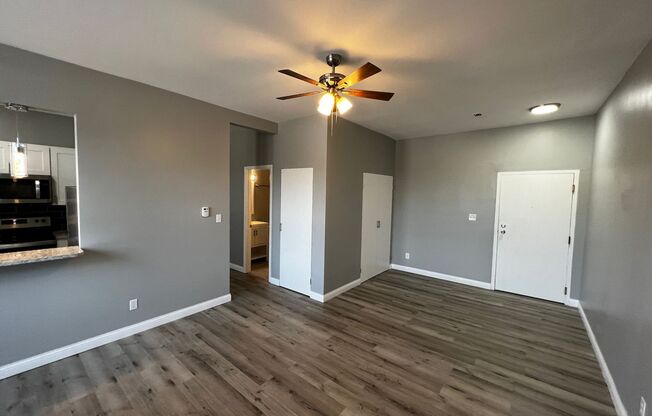 PERFECT 2/2 - RENOVATED, STAINLESS, GRANITE, PREMIUM W/D, PARKING!
