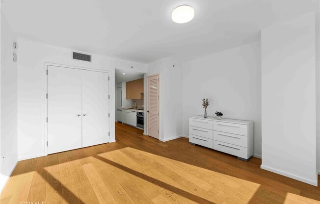 Studio, 1 bath, 519 sqft, $2,400, Unit 517
