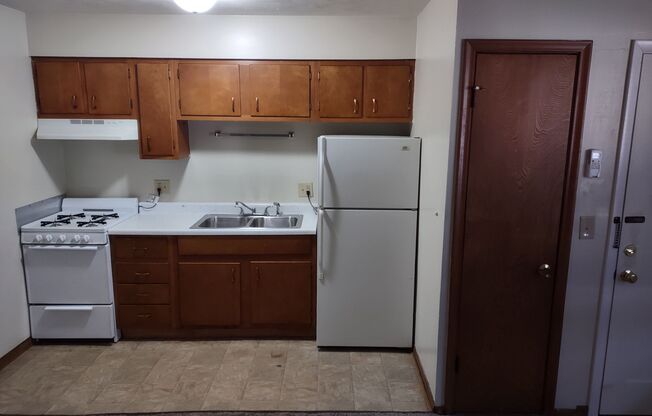 1 bed, 1 bath, 600 sqft, $750, Unit #11