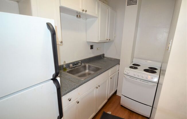 1 bed, 1 bath, 700 sqft, $1,665, Unit 418-0302