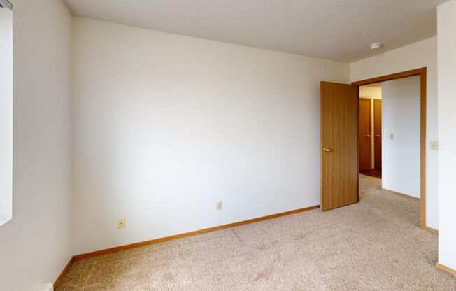 3 beds, 2 baths, 1,008 sqft, $1,250, Unit 1704-110