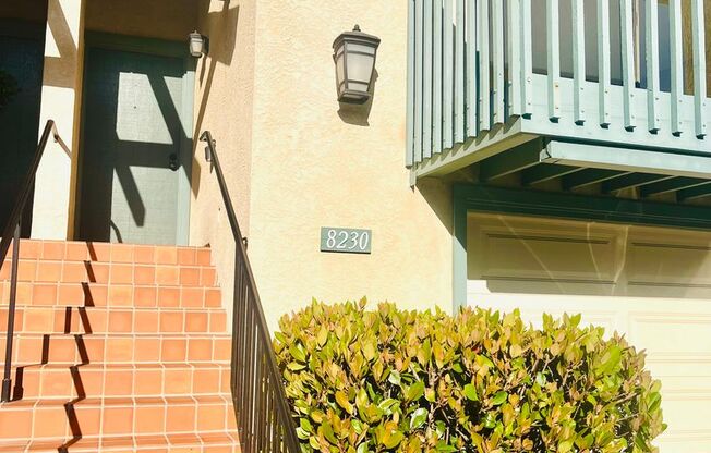 LA JOLLA VILLAGE LIVING! SPACIOUS 3BD/2.5BA TOWNHOME.  AVAILABLE NOW @ ONLY $4,395/mo