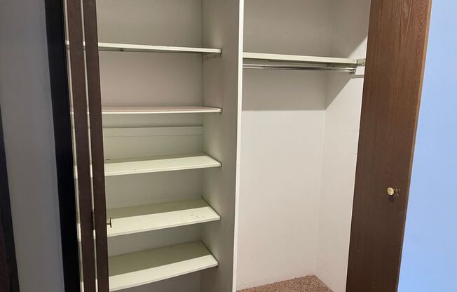 3 beds, 1 bath, 1,125 sqft, $800, Unit CC-735-5B