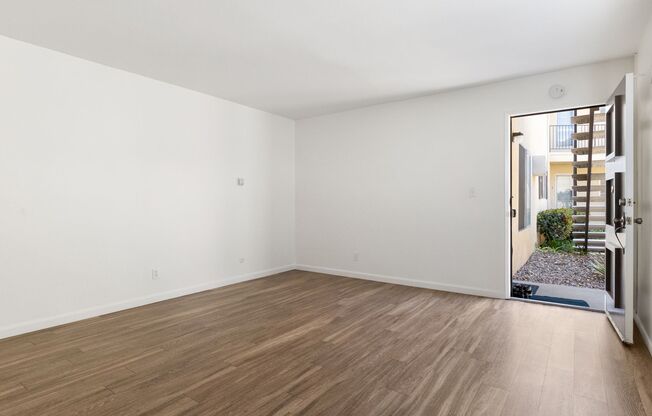 La Mesa 1b/1ba with Onsite Laundry, Parking, AC, and More!