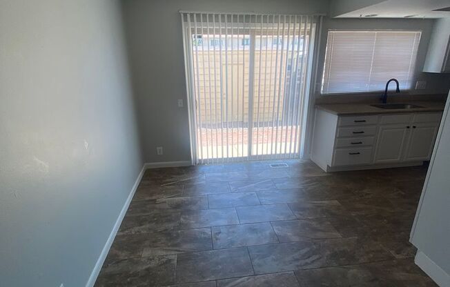 Renovated 3 bed, 2.5 bath Townhome in Aurora