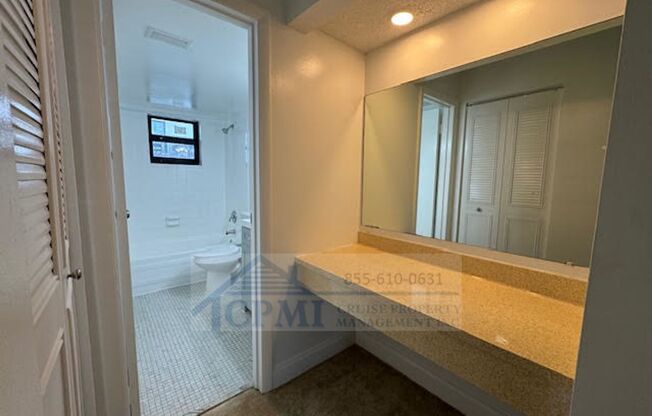 1 bed, 1 bath, 725 sqft, $1,895, Unit V208