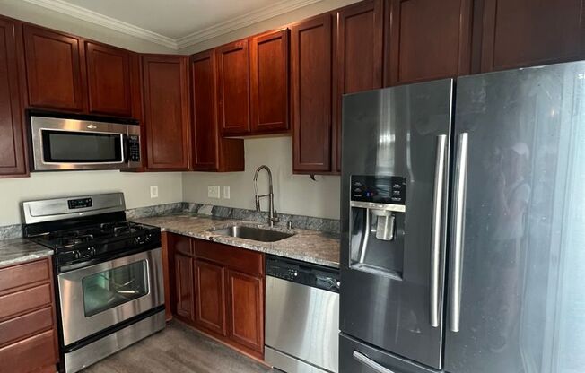 3 beds, 2.5 baths, $1,725, Unit Unit 101