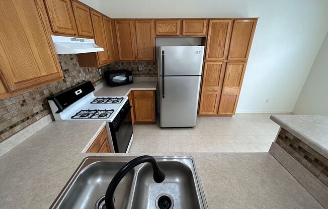 ADORABLE 3 BEDROOM 2.5 BATHROOM LOCATED IN NORTH LAS VEGAS IN A GATED COMMUNITY