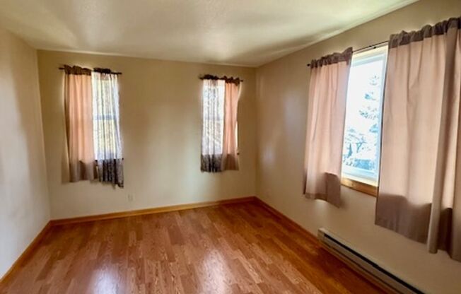 3 beds, 2 baths, $2,495