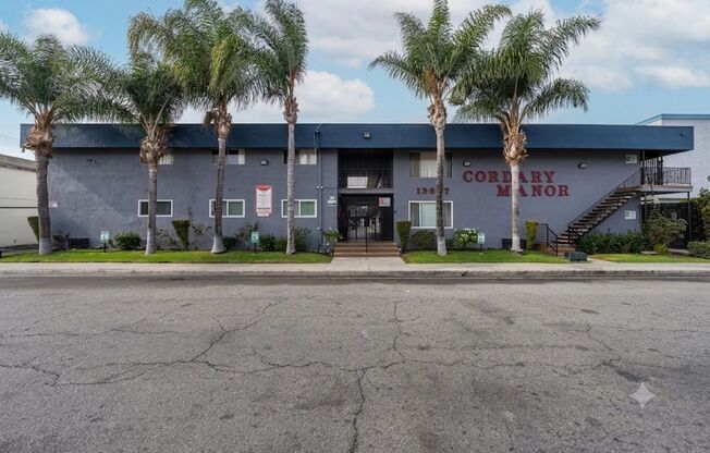 Studio, 1 bath, 330 sqft, $1,380, Unit 16