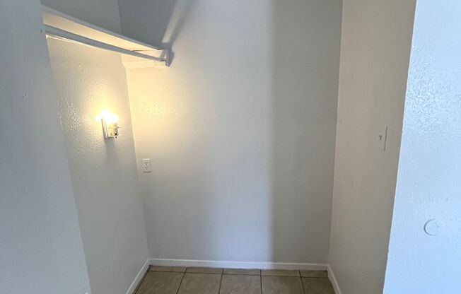 1 bed, 1 bath, 595 sqft, $1,250, Unit 220