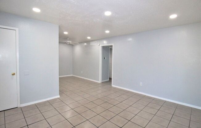 2 beds, 1 bath, 875 sqft, $1,330
