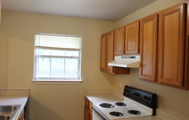 2/2 Duplex on Misty Acres / Covered Back Patio / Fenced in Yard / CISD *2 Weeks Free Rent*