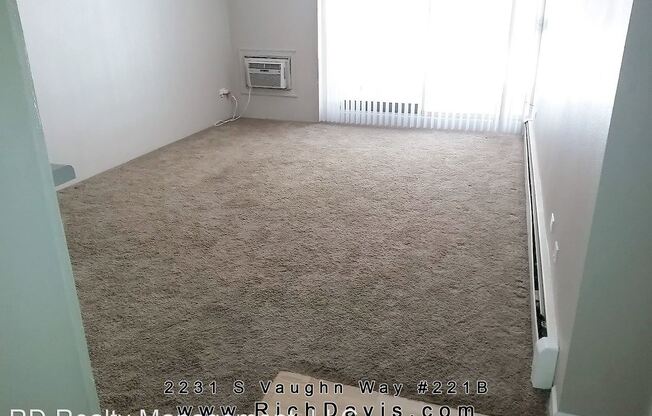 2231 S Vaughn Way #221B