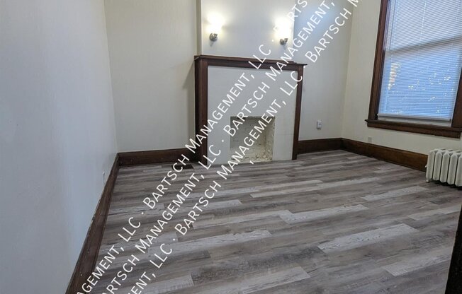 1033 N 35 ST