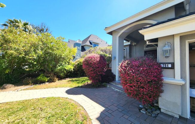 Beautiful Single Family Home Located In Palo Alto Available Now!