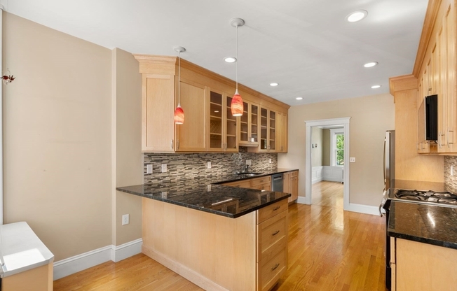 3 beds, 2 baths, 1,885 sqft, $5,250, Unit 4