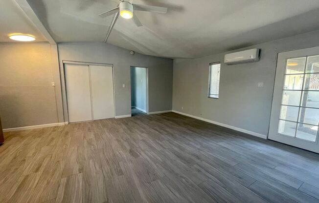 AVAILABLE NOW!!! 1 Bedroom/1 Bathroom Apartment in Palm Springs!!!