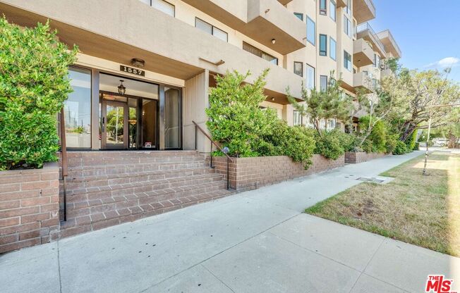 2 beds, 3 baths, 1,670 sqft, $5,650, Unit 203