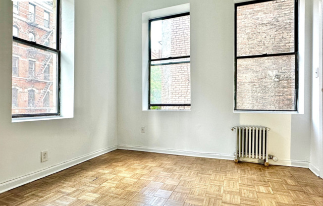 235 E 4 ST
