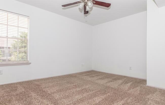 1 bed, 1 bath, 727 sqft, $899