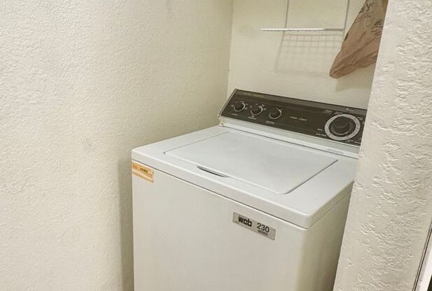 1 bed, 1 bath, 650 sqft, $1,270, Unit 2550 N. Alafaya Trail 6207