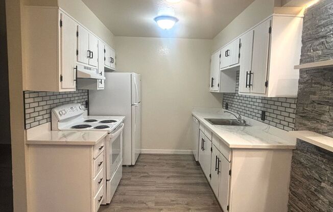 2 beds, 1 bath, 1,000 sqft, $2,995