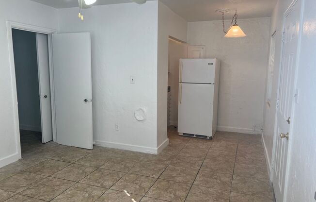 1 bed, 1 bath, 504 sqft, $850, Unit 879 Campus Circle unit 2