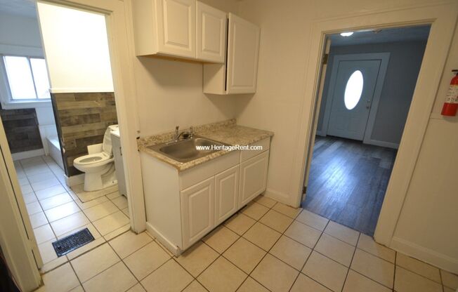 1 bed, 1 bath, $850, Unit 3