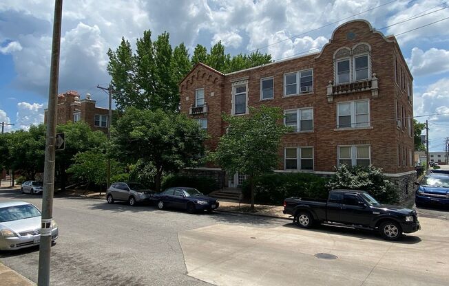 Studio, 1 bath, 400 sqft, $790, Unit 206