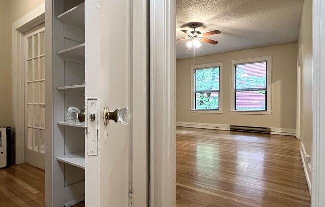 Studio, 1 bath, 525 sqft, $1,250, Unit 114