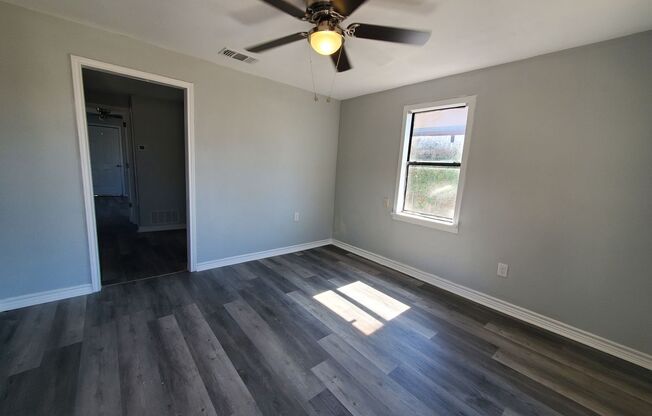 Affordable Remodeled 2 bedroom, 1 bathroom home!