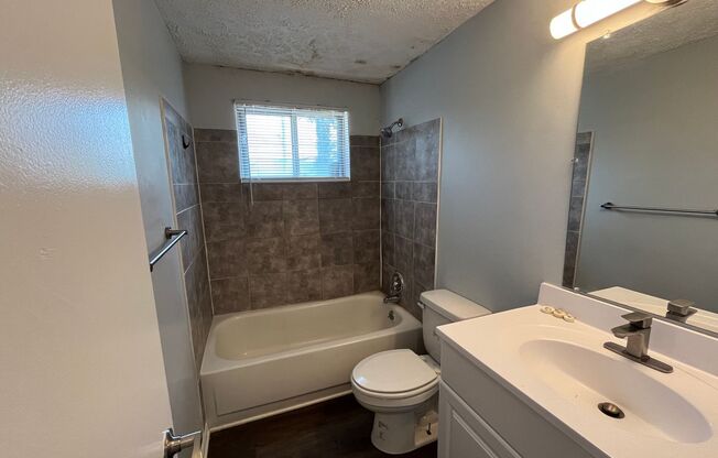 2 beds, 1 bath, 800 sqft, $899, Unit 404
