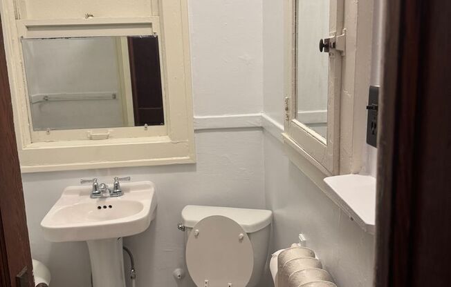 Studio, 1 bath, $865, Unit 07