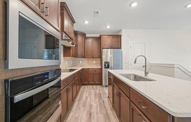 Modern, Spacious 2 Bed Townhome, Brier Creek Country Club, Golf course views!