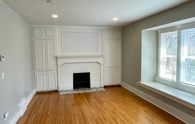 Spacious 5 Bedroom 2 Bath Townhome in Field Club