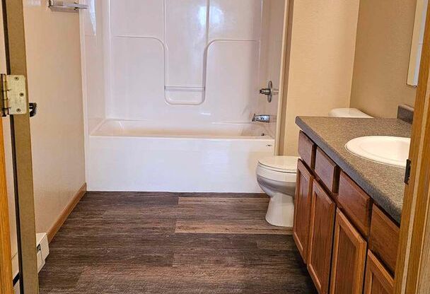 2 beds, 2 baths, 1,014 sqft, $1,415, Unit 1830-214