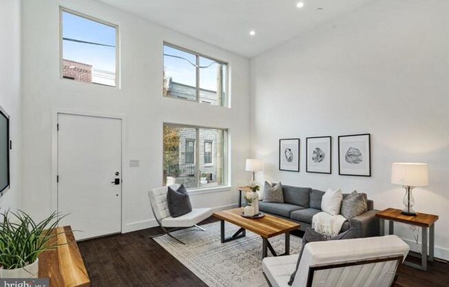 LUXURY TOWNHOME w ROOFDECK, PRIVATE GATED DRIVEWAY, GARAGE, 2ND PARKING SPOT and TONS OF LIGHT! 1 MONTH FREE