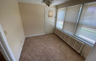 2 beds, 1 bath, $995