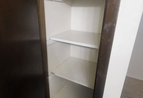 1 bed, 1 bath, 850 sqft, $950, Unit 2-221