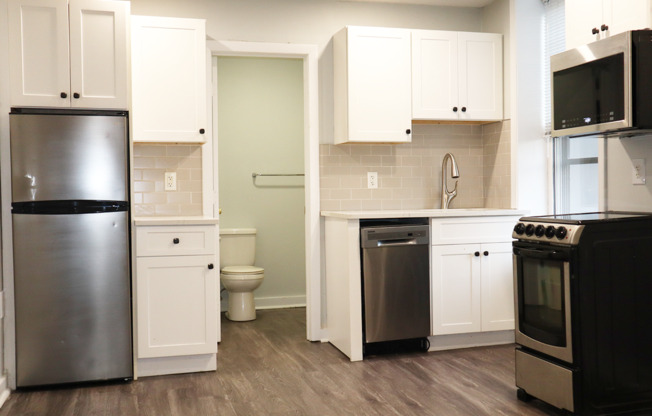 Studio, 1 bath, 305 sqft, $1,400, Unit 25