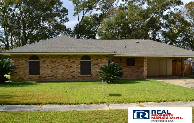 Charming 3 Bedroom 2 Bathroom Home in Secluded Neighborhood of Baker, LA