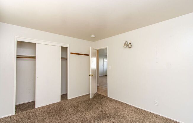 2 beds, 1 bath, $1,600, Unit C