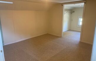 Studio, 1 bath, $935, Unit 408.5 E. 16th St