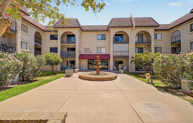 3033 E Devonshire , Adult Community , 1bed/1bath, very clean and move in ready!